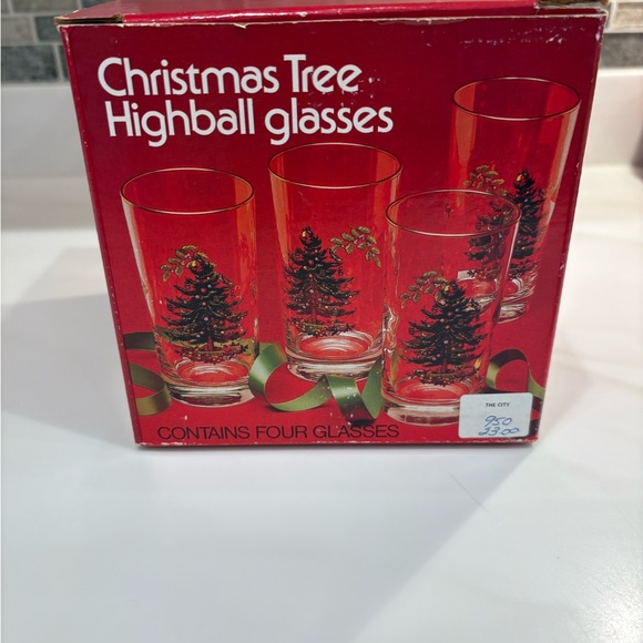 Christmas Tree Highball Glasses with Gold Rim - Picture 4 of 6